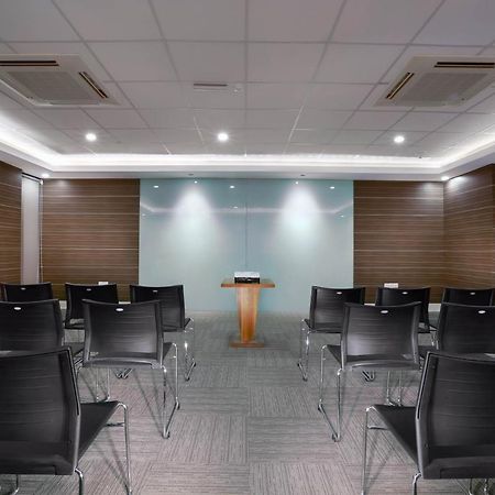 Hotel Neo Gubeng By Aston Surabaya Kültér fotó