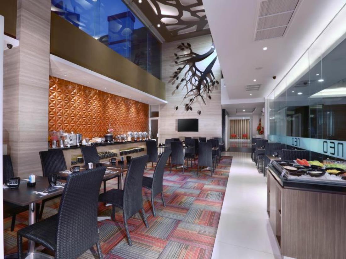 Hotel Neo Gubeng By Aston Surabaya Kültér fotó