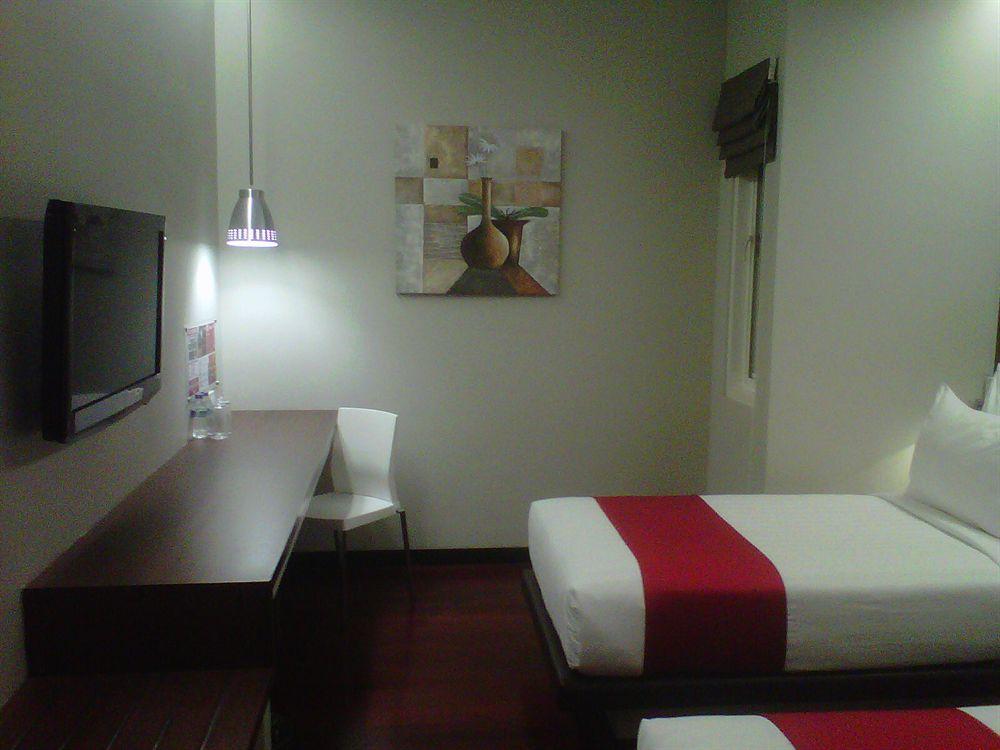 Hotel Neo Gubeng By Aston Surabaya Kültér fotó