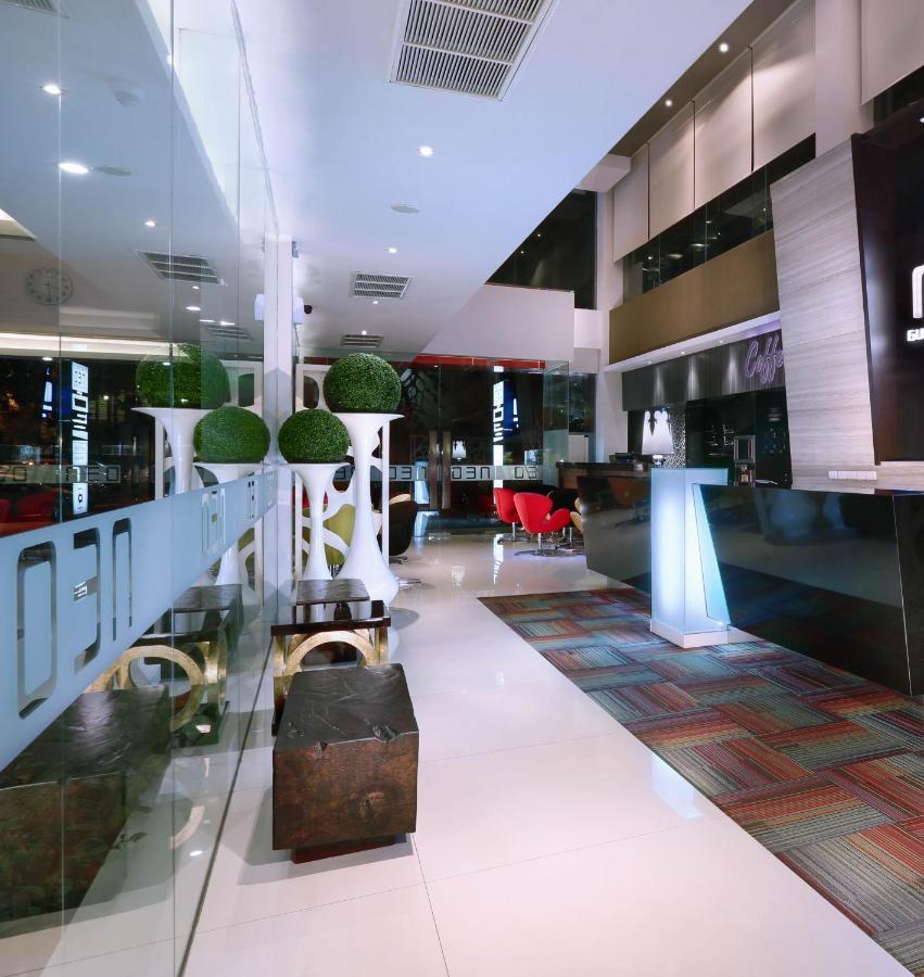Hotel Neo Gubeng By Aston Surabaya Kültér fotó