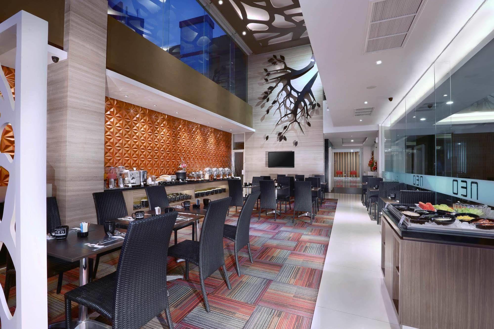 Hotel Neo Gubeng By Aston Surabaya Kültér fotó